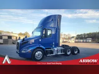 2021 VOLVO VNR300