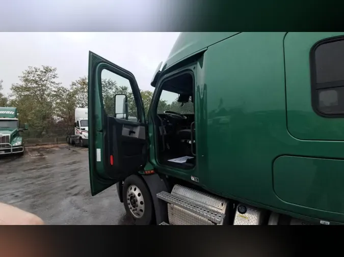 2021 Freightliner Cascadia 126