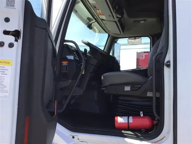 2020 VOLVO VNL64T740