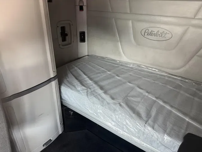 2021 Peterbilt 567