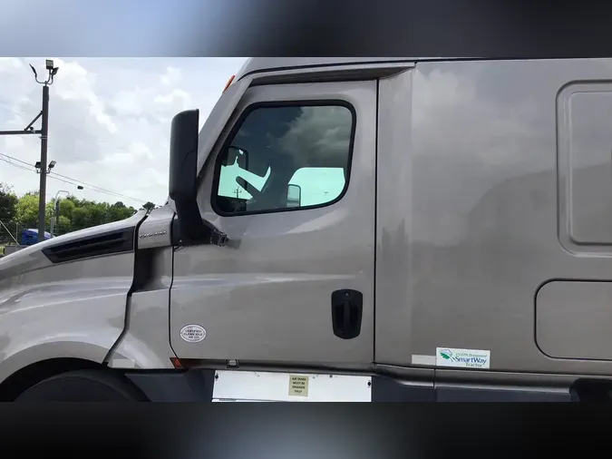 2021 Freightliner Cascadia 126