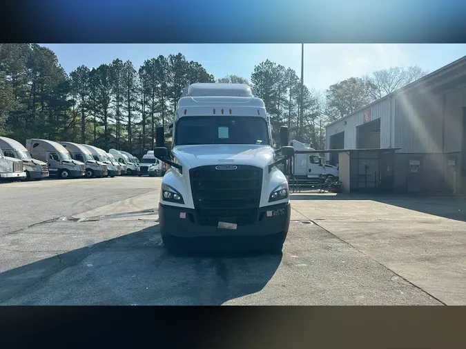 2021 Freightliner Cascadia 126