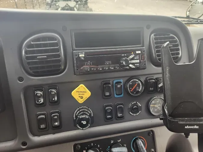 2018 FREIGHTLINER M2