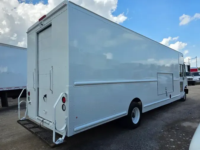 2016 FRTLR CUSTOM CHASSIS CORP MT55