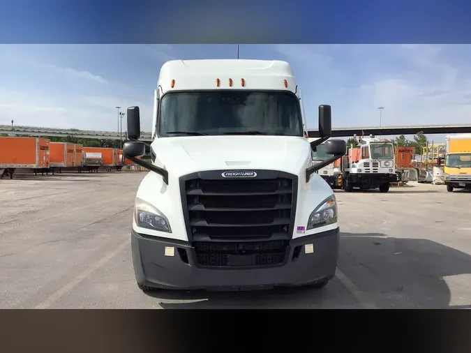 2021 Freightliner Cascadia 126