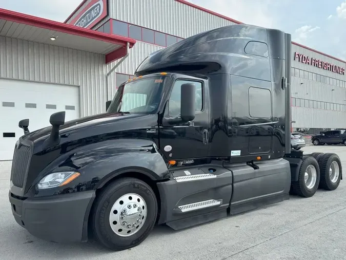 2022 International LT&reg; Series Cummins&reg; X15 73" Skyrise Sleeper2dbd3176ba19616e4707816cad6b6a5c