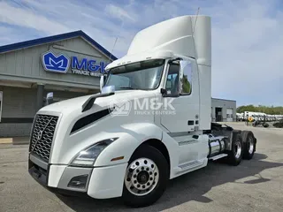 2019 VOLVO VNL64T300