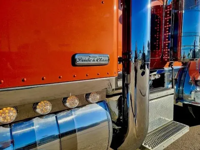 2022 Peterbilt 389