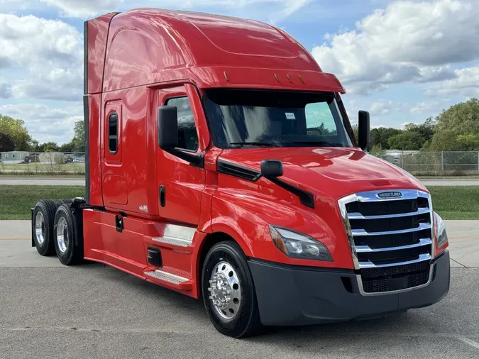 2022 FREIGHTLINER Cascadia 126