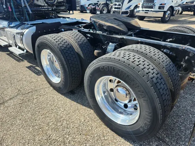 2022 FREIGHTLINER Cascadia 116