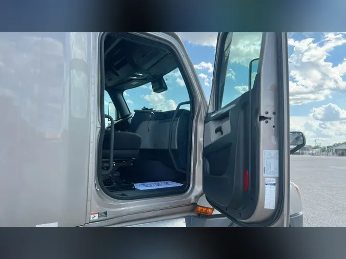 2022 Freightliner Cascadia 126