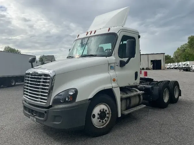 2017 Freightliner X12564ST