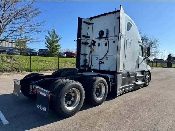 2021 FREIGHTLINER CASCADIA CA126