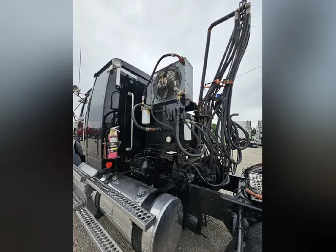 2011 WESTERN STAR 4900
