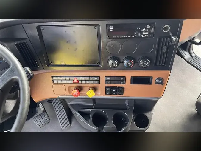 2021 FREIGHTLINER CA126