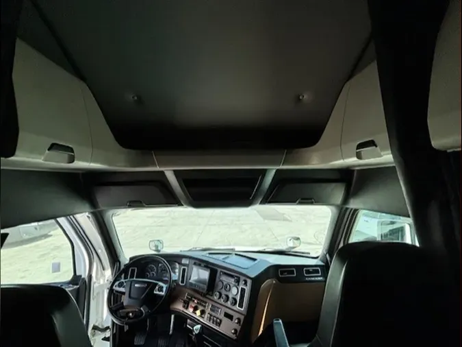 2023 Freightliner Cascadia 126