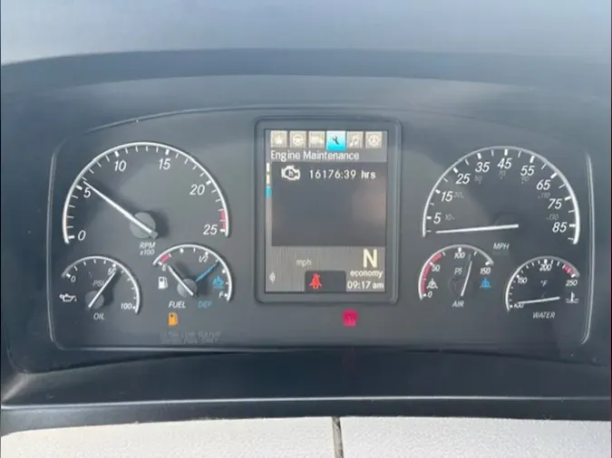 2021 Freightliner Cascadia 126