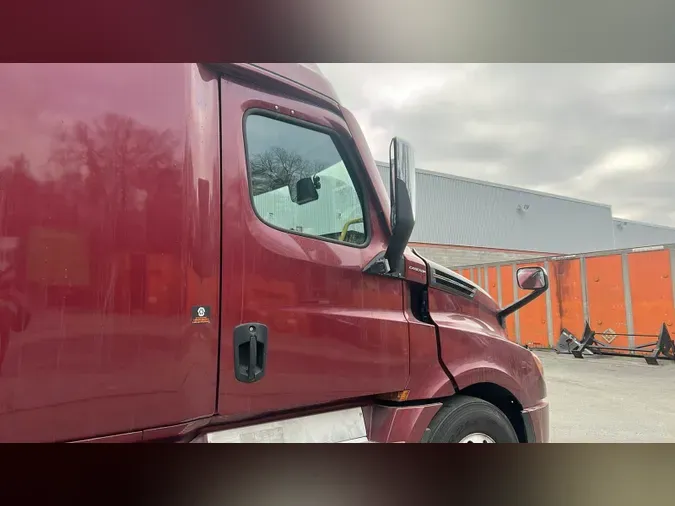 2023 Freightliner Cascadia 1262dd60a82a5256e0d50ee8ea1268b3ad0