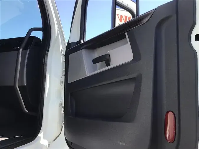 2020 FREIGHTLINER CA126