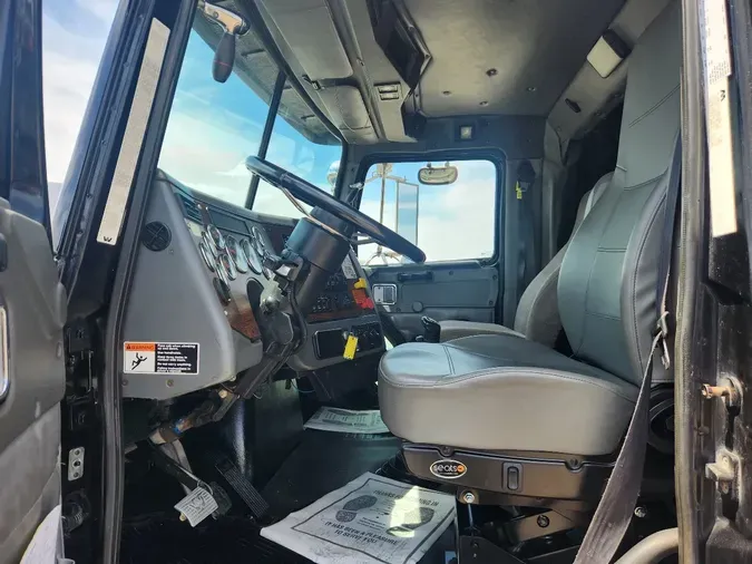 2011 WESTERN STAR 4900