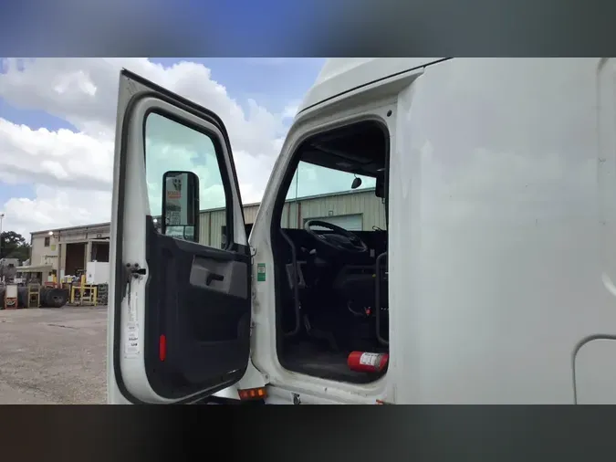 2020 Freightliner Cascadia 126