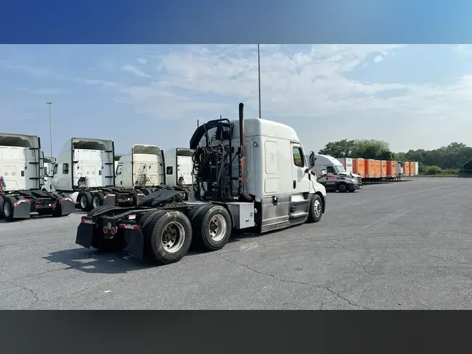 2021 Freightliner Cascadia 1262de52470e35c550ce38c210e7656c7b1