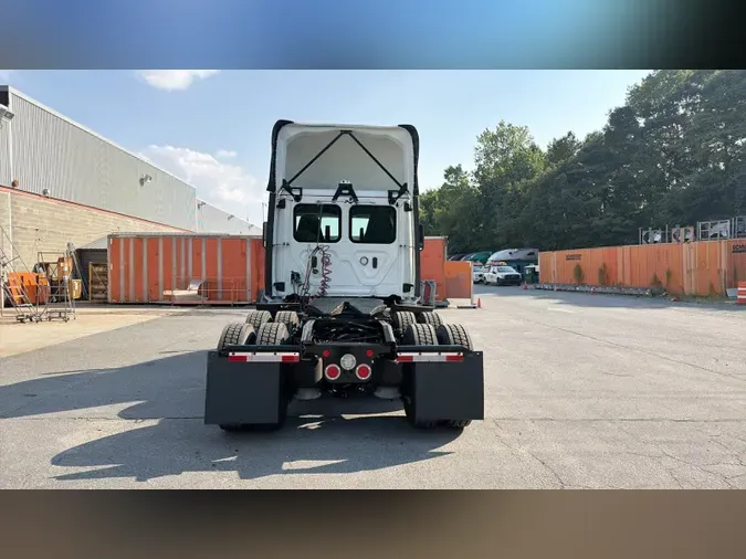 2020 Freightliner Cascadia 126
