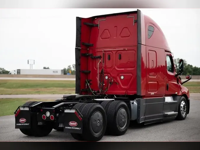 2021 FREIGHTLINER CASCADIA 126