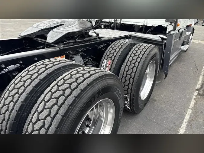 2021 FREIGHTLINER CA126