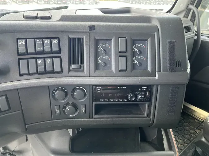 2021 VOLVO VNL64T860