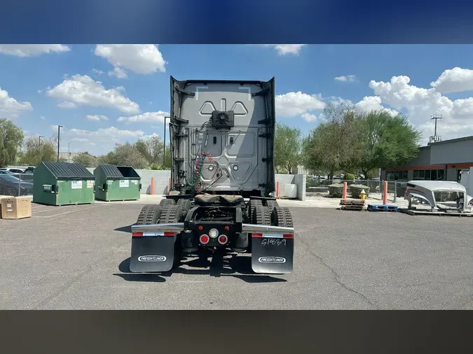 2021 Freightliner Cascadia 126