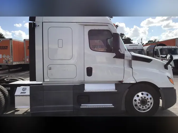2022 Freightliner Cascadia 126