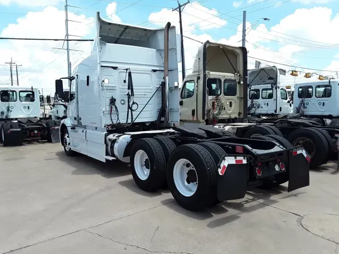 2020 VOLVO VNR64T-640