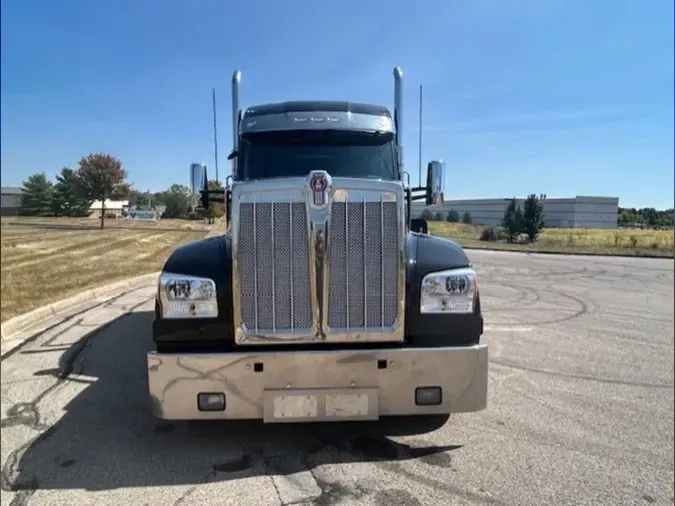 2024 Kenworth W990