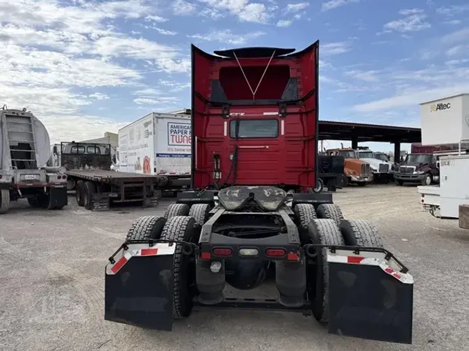 2021 VOLVO VNR64T300