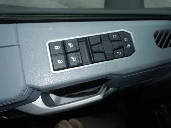 2026 MACK Pioneer Daycab2e009a18388f39b5644aba6666012c13