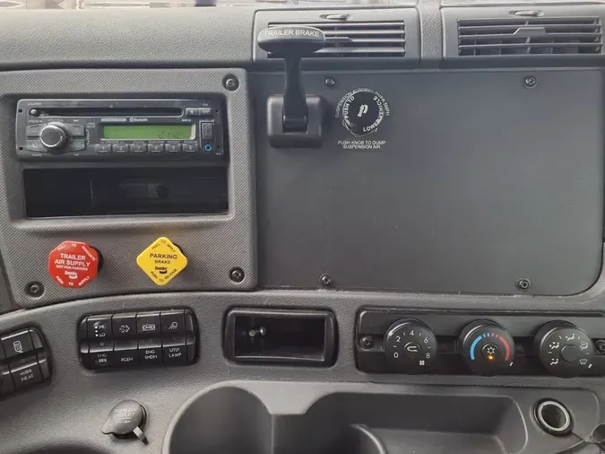 2016 FREIGHTLINER/MERCEDES CASCADIA 113