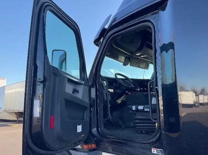 2019 Freightliner T12664ST