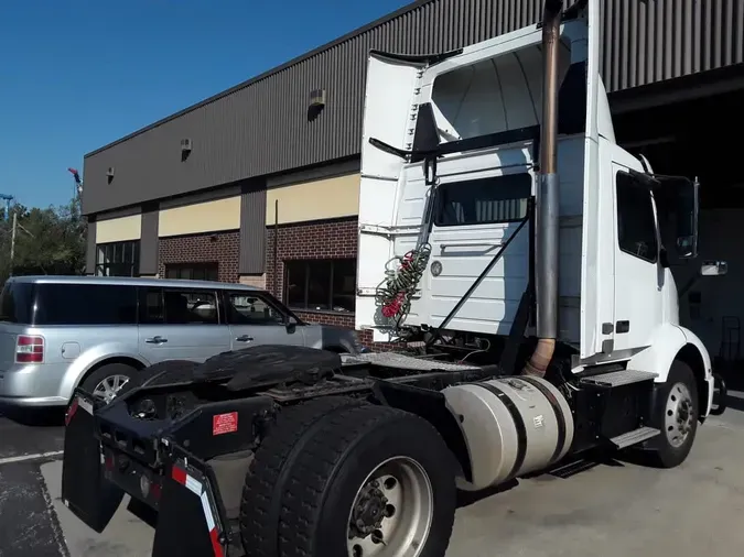 2019 VOLVO VNR42T 300