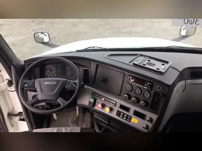 2021 Freightliner Cascadia 126