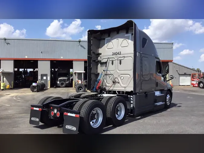 2025 Freightliner Cascadia 126