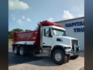 2025 VOLVO VHD64F300