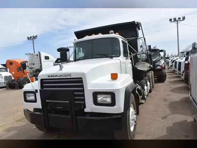 2003 MACK RD688S