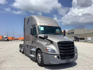 2021 Freightliner Cascadia 126