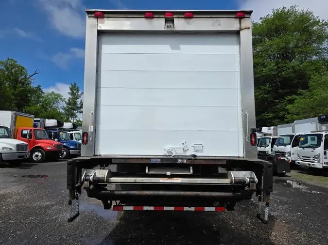 2018 FREIGHTLINER M2 106