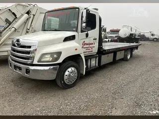 2015 HINO 268