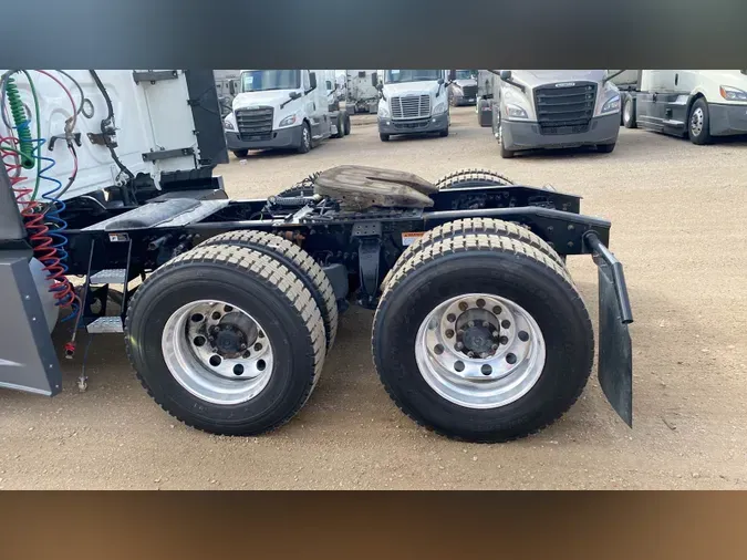 2020 Freightliner Cascadia 126