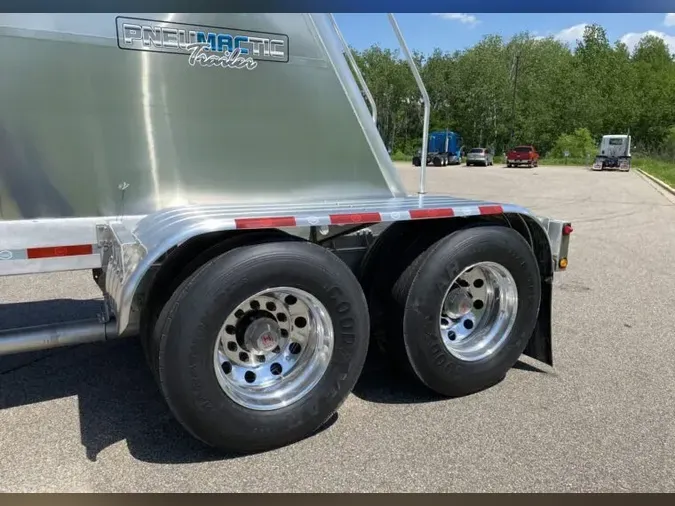 2025 Mac Trailers Bulk Tank