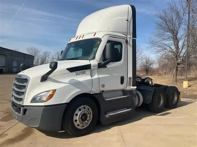 2021 FREIGHTLINER CA1262e1f83ee44d3de1188f9a8742e8ebdbd