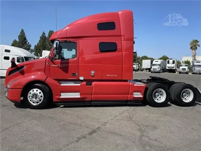 2020 VOLVO VNL64T760